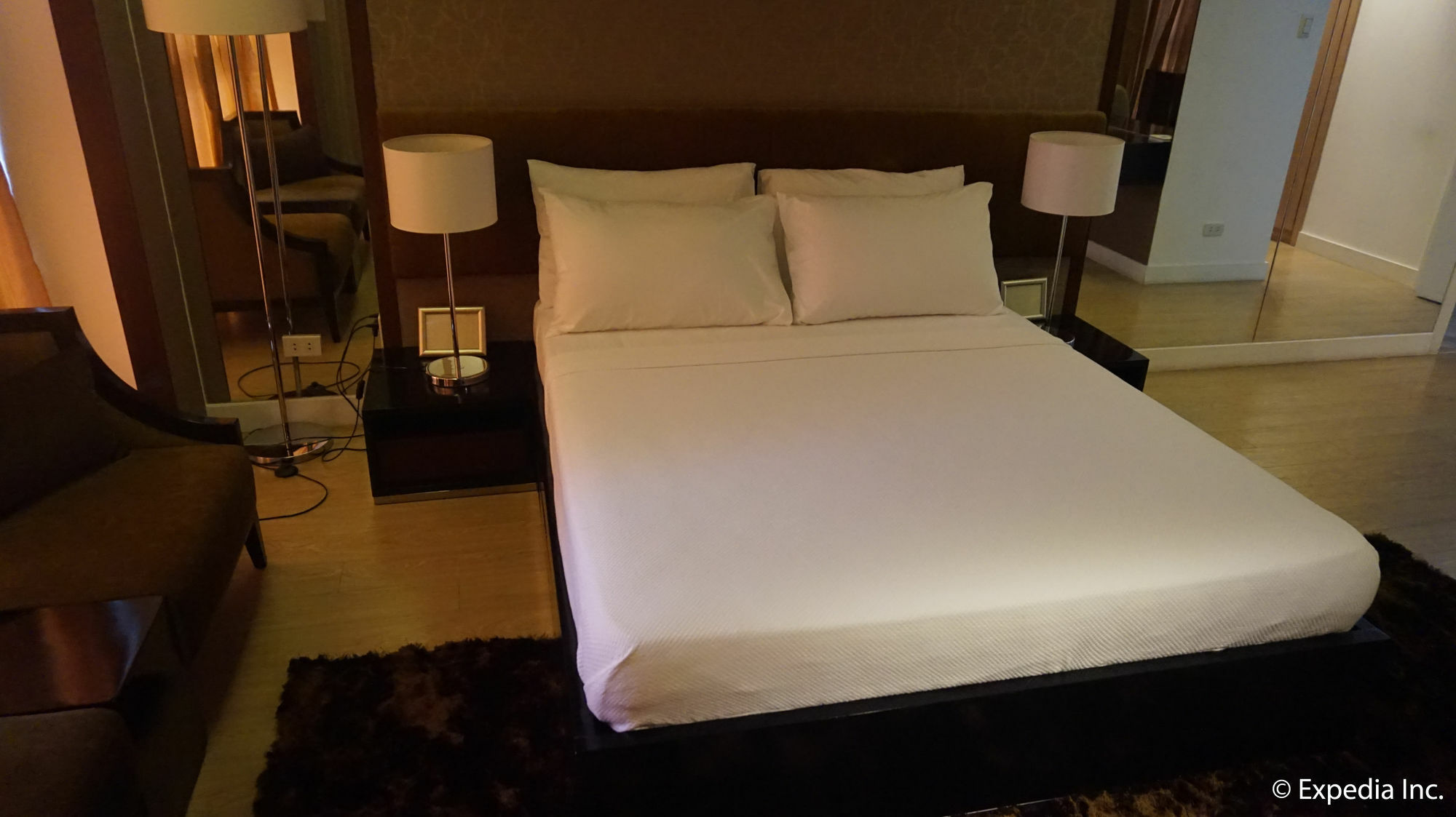 Shang Luxury Suites Mandaluyong ภายนอก รูปภาพ